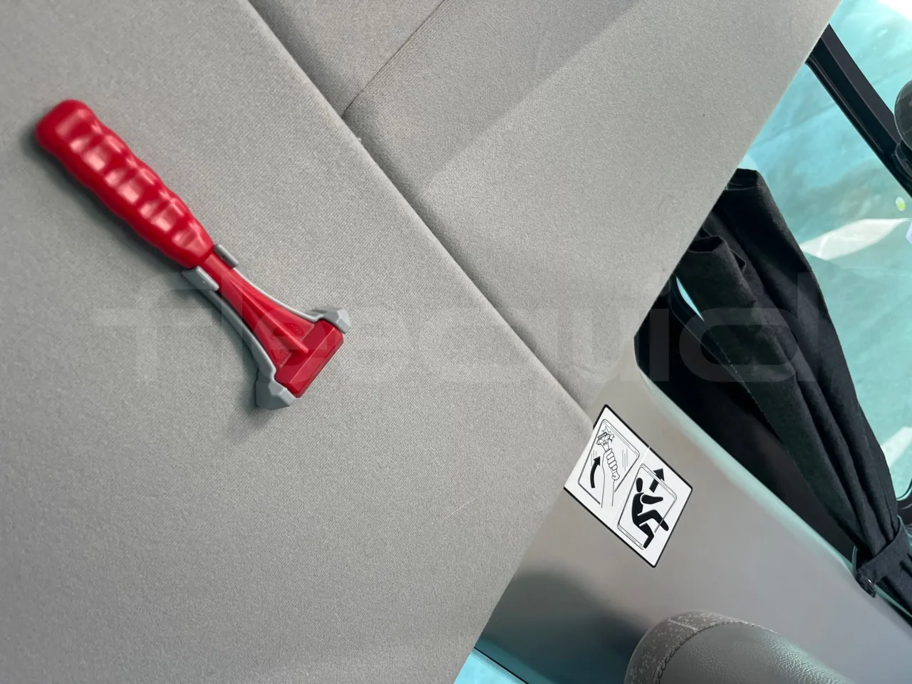 Ford Transit FBD -  Euro6 - 114kW - 6.704mt - folding seat photo