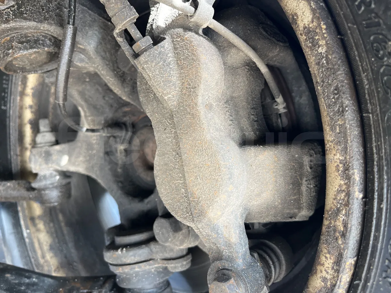 Ford Transit FBD -  Euro6 - 114kW - 6.704mt - front brake calipers left