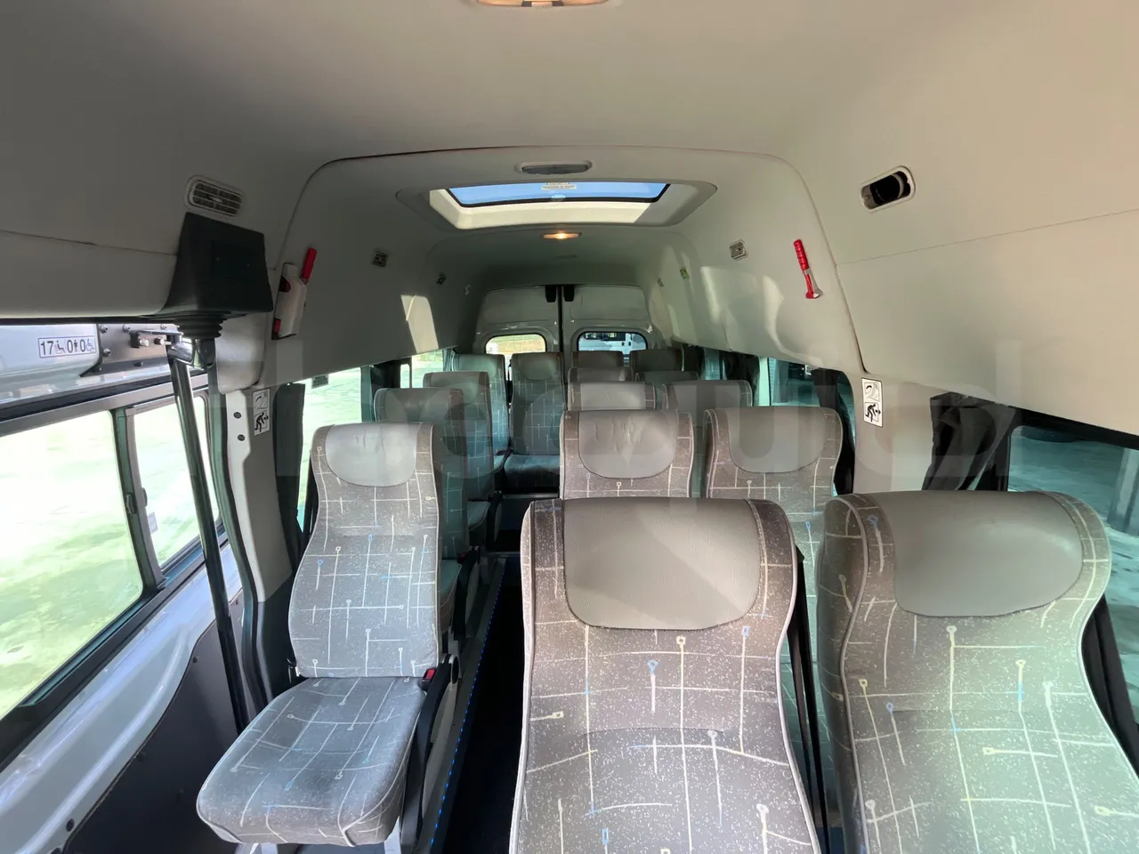 Ford Transit FBD -  Euro6 - 114kW - 6.704mt - reverse view middle aisle