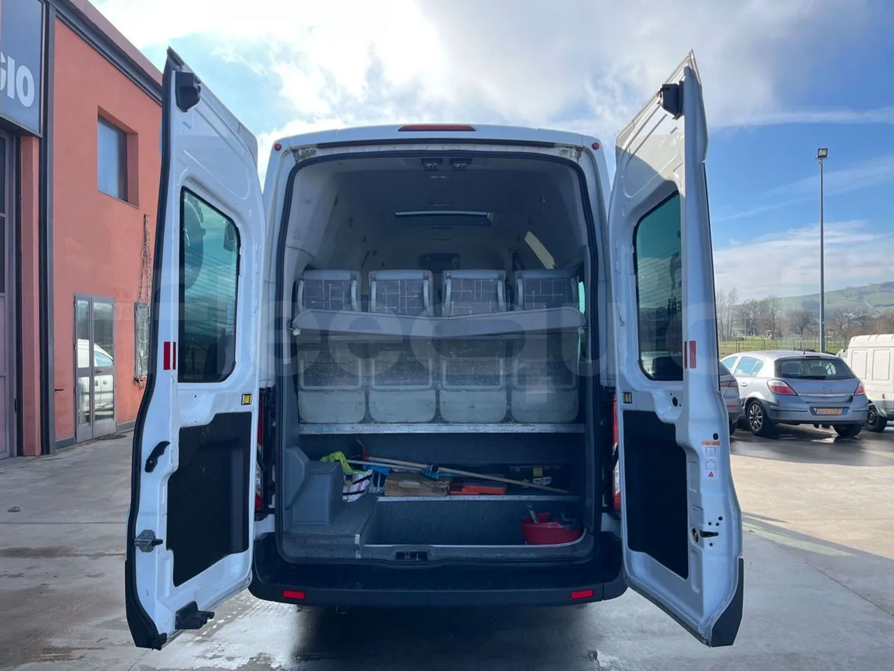 Ford Transit FBD -  Euro6 - 114kW - 6.704mt - luggage rack photo