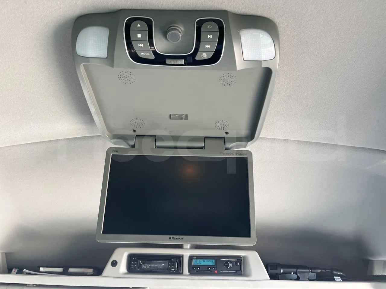 Ford Transit FBD -  Euro6 - 114kW - 6.704mt - monitor detail photo