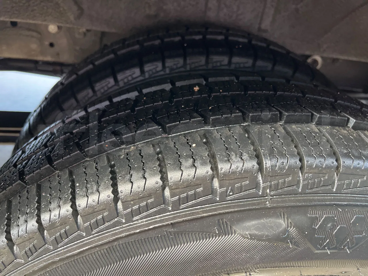 Ford Transit FBD -  Euro6 - 114kW - 6.704mt - tread condition second axle tires right