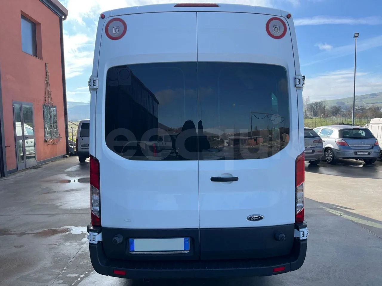 Ford Transit FBD -  Euro6 - 114kW - 6.704mt - rear hatch closed