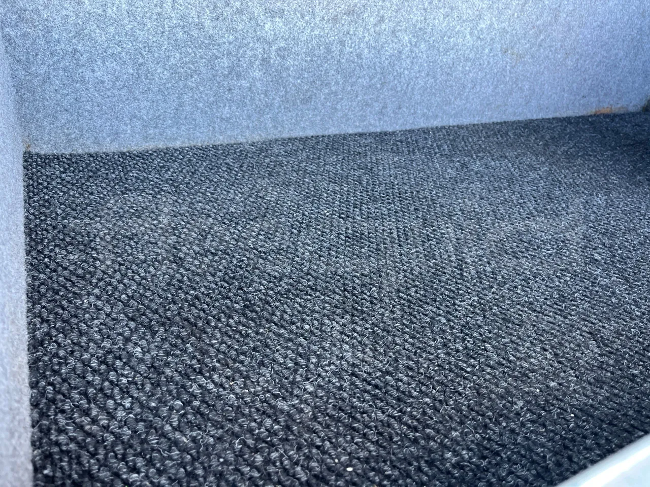 Ford Transit FBD -  Euro6 - 114kW - 6.704mt - under carpet photo