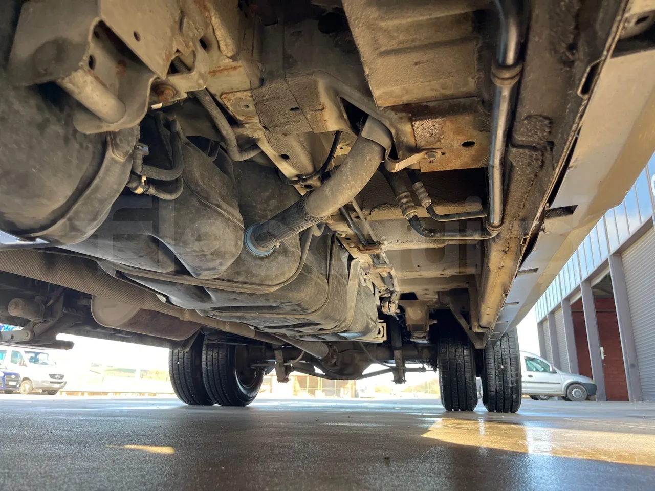 Ford Transit FBD -  Euro6 - 114kW - 6.704mt - central undercarriage photo