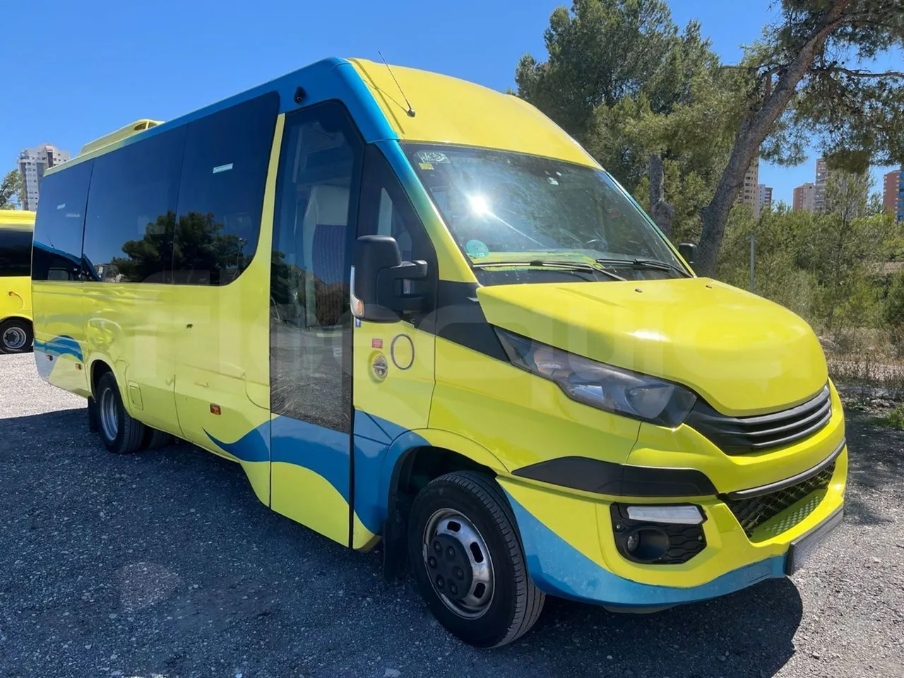 Iveco Ferqui Radius Dino - EUR6 - 132kW - 7.630m - 3/4 front right doors
