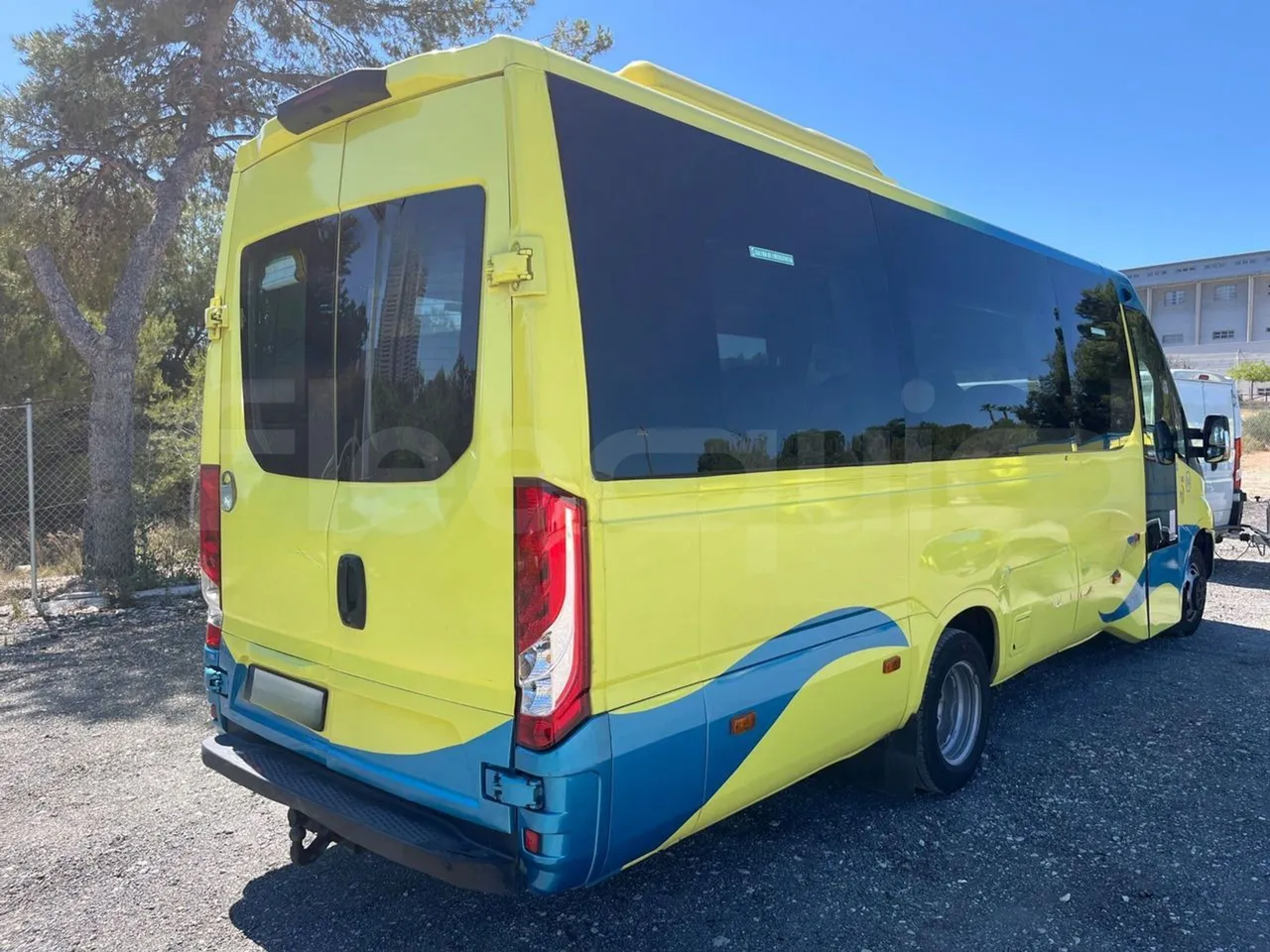Iveco Ferqui Radius Dino - EUR6 - 132kW - 7.630m - 3/4 right rear doors closed