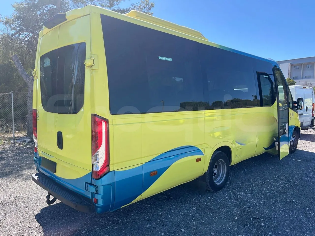 Iveco Ferqui Radius Dino - EUR6 - 132kW - 7.630m - 3/4 right rear doors open