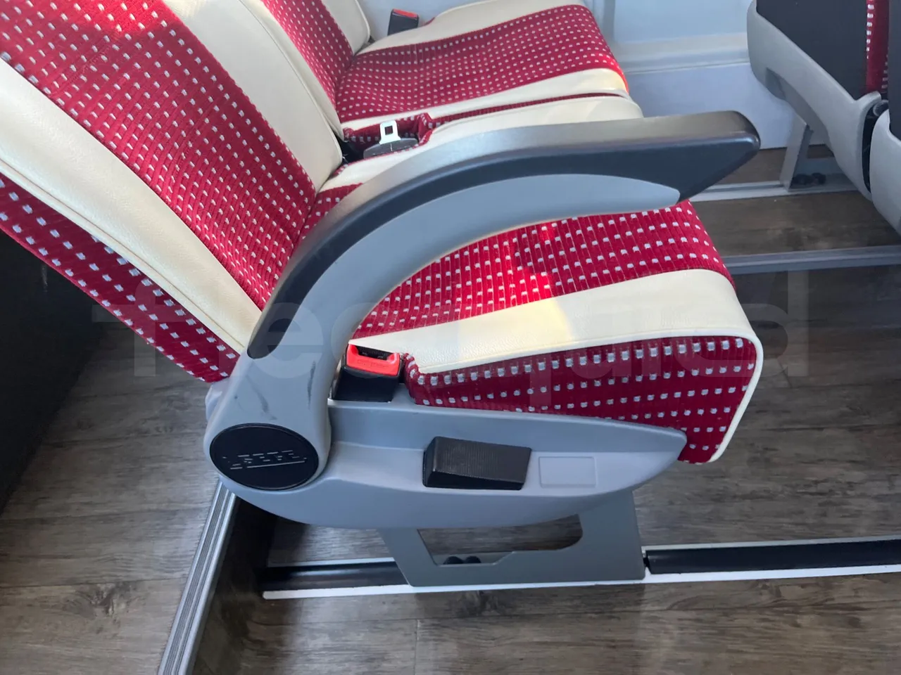 Iveco Ferqui Radius Dino - EUR6 - 132kW - 7.630m - armrest detail photo