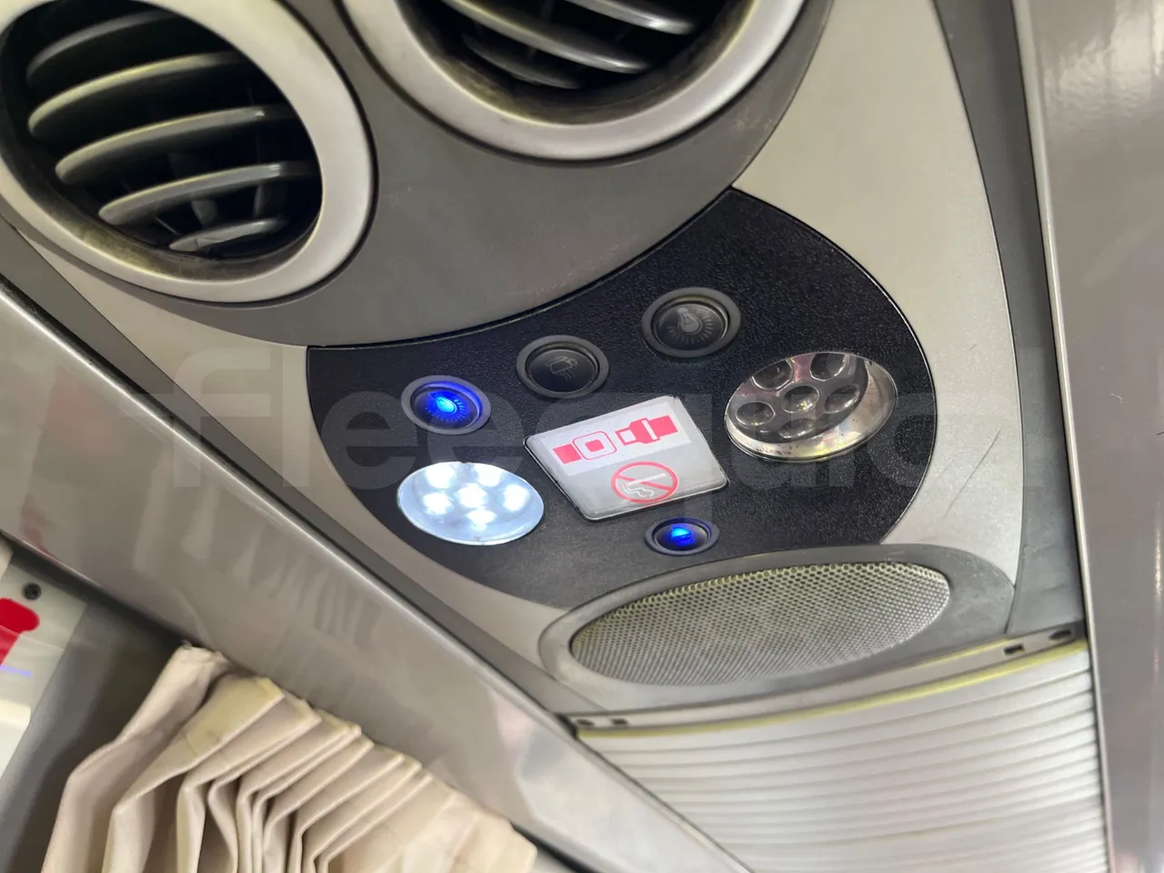 Iveco Ferqui Radius Dino - EUR6 - 132kW - 7.630m - footrest detail photo