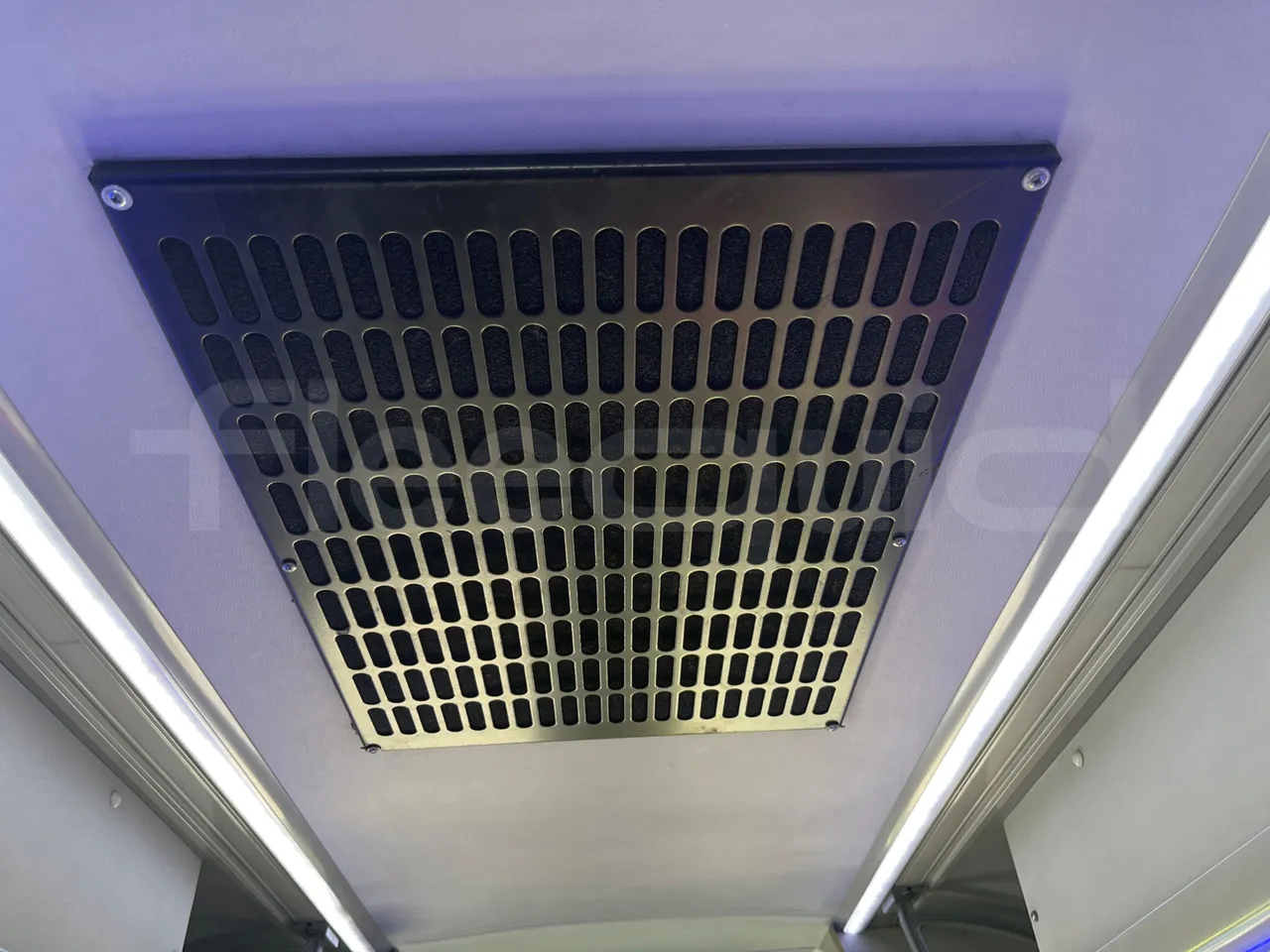Iveco Ferqui Radius Dino - EUR6 - 132kW - 7.630m - roof hatch 2