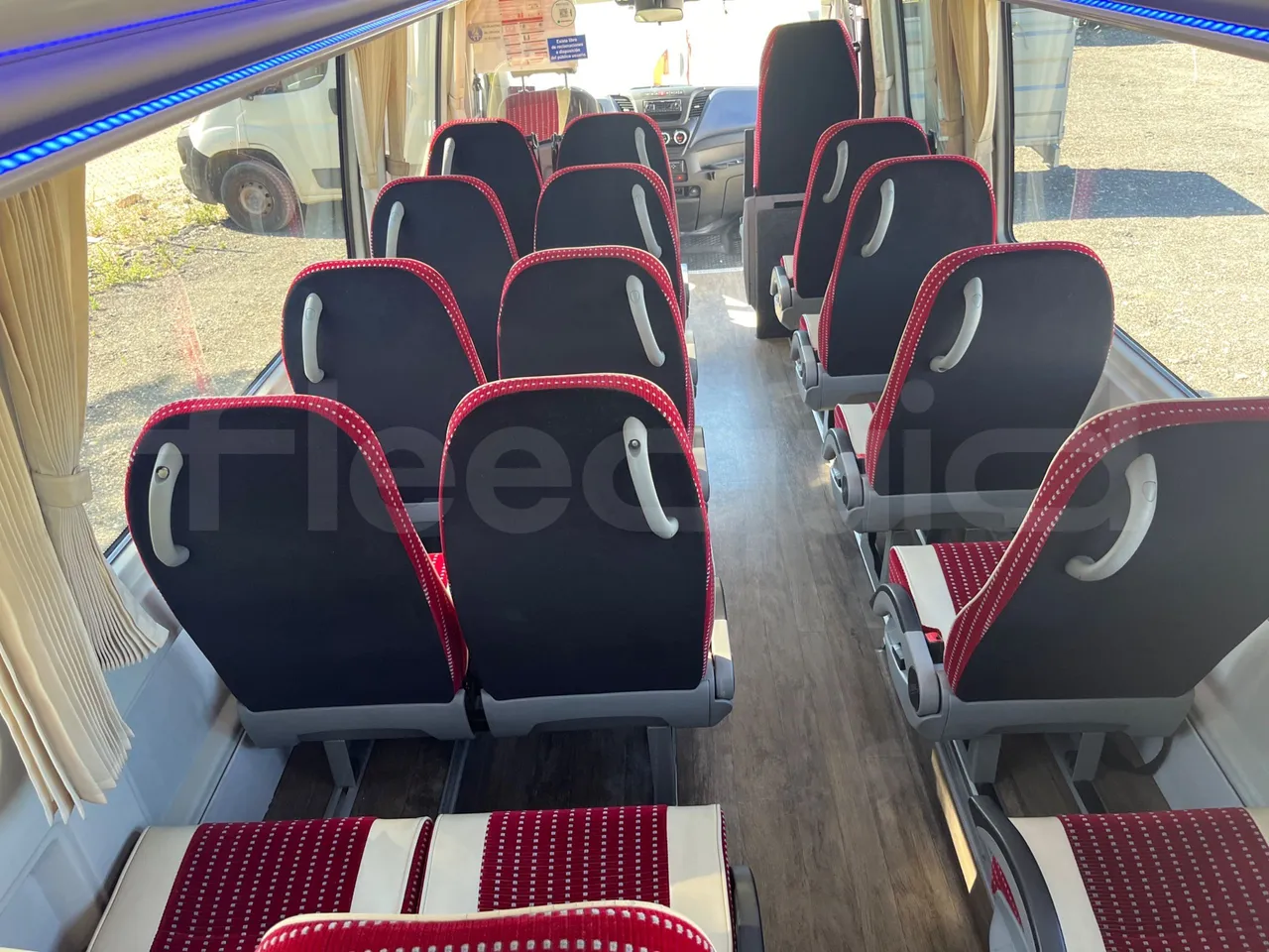 Iveco Ferqui Radius Dino - EUR6 - 132kW - 7.630m - forward view middle aisle
