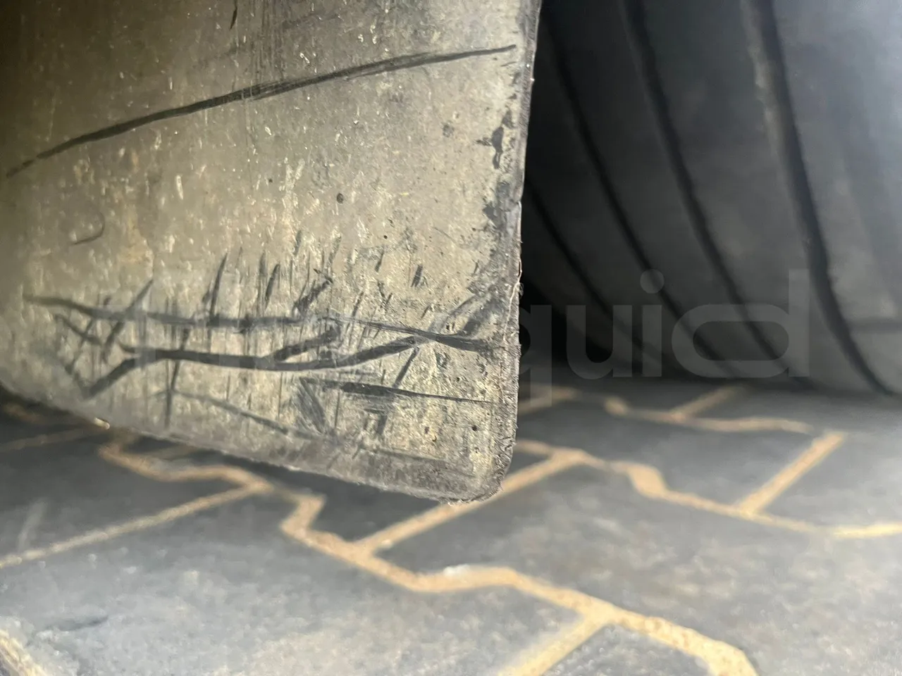 Mercedes-Benz Citaro EUR5 - 210kW - tread condition front tires left