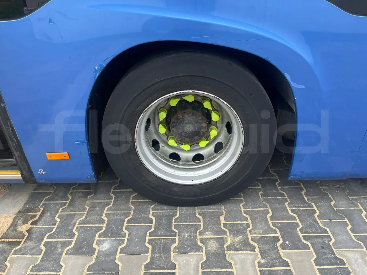 Mercedes-Benz Citaro EUR5 - 210kW - tread condition front tires right