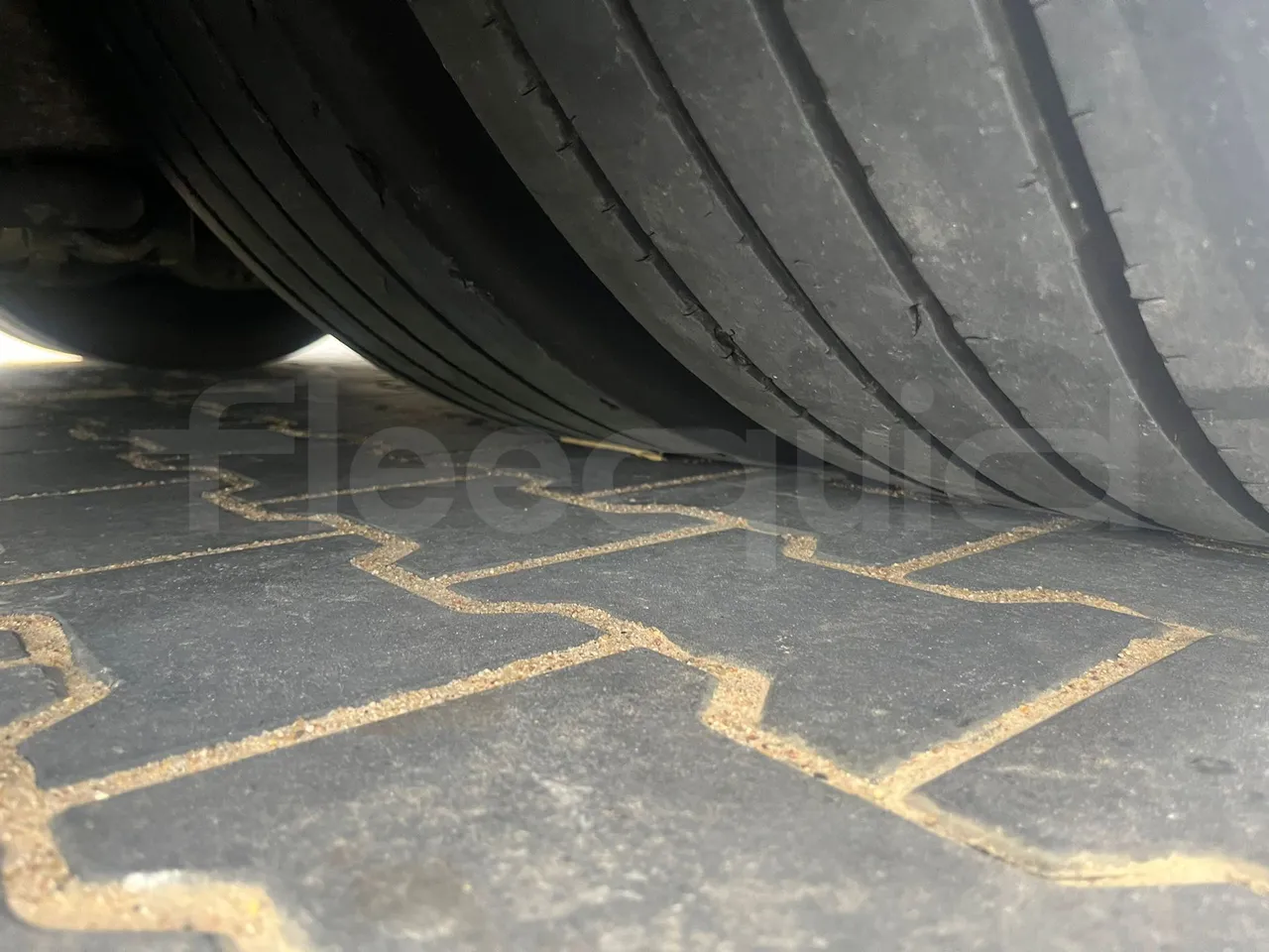 Mercedes-Benz Citaro EUR5 - 210kW - tread condition second axle tires left