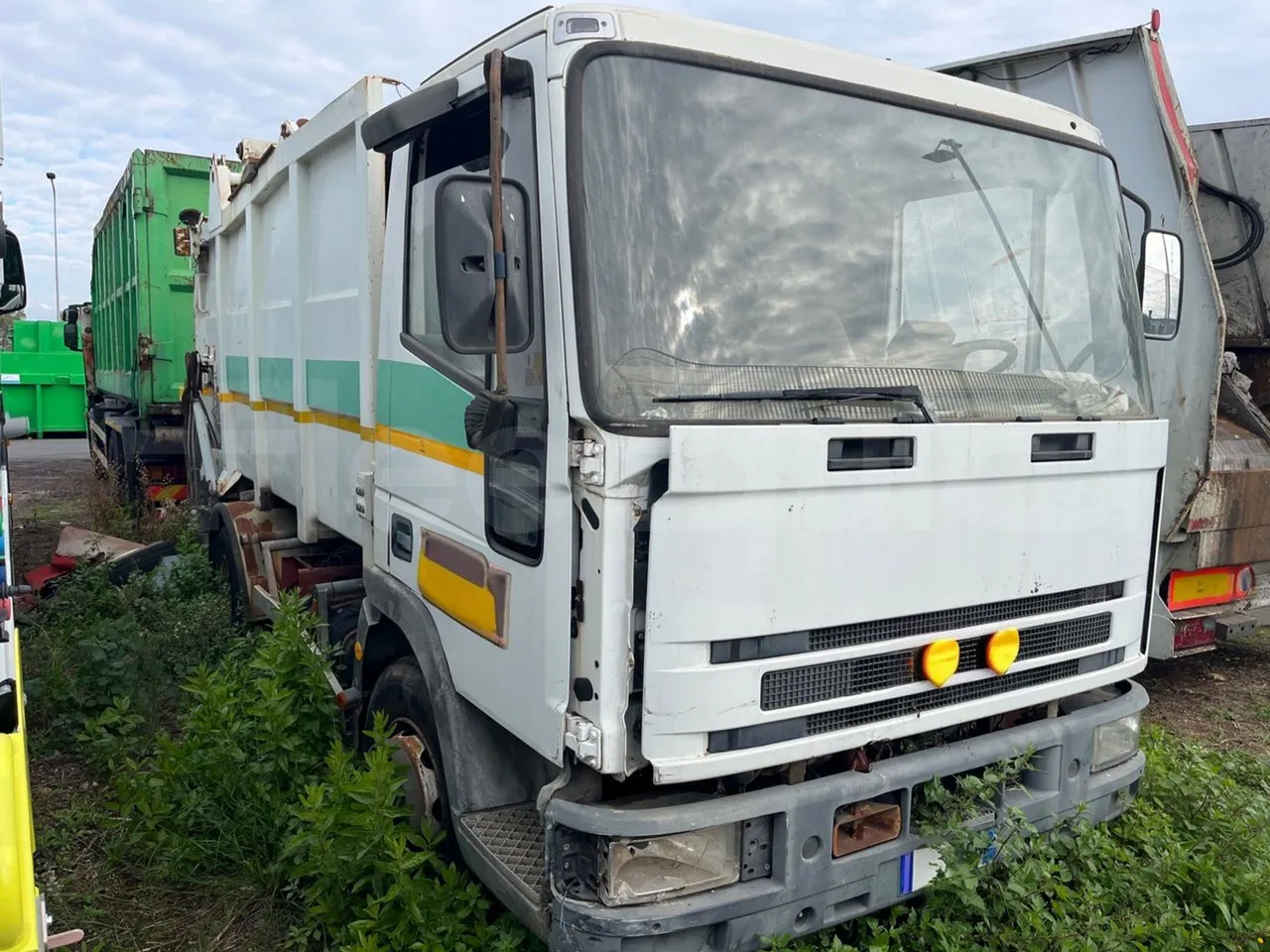 Iveco 100 E 	18N - Euro3 -134kW - 6.105mt - 3/4 front right doors