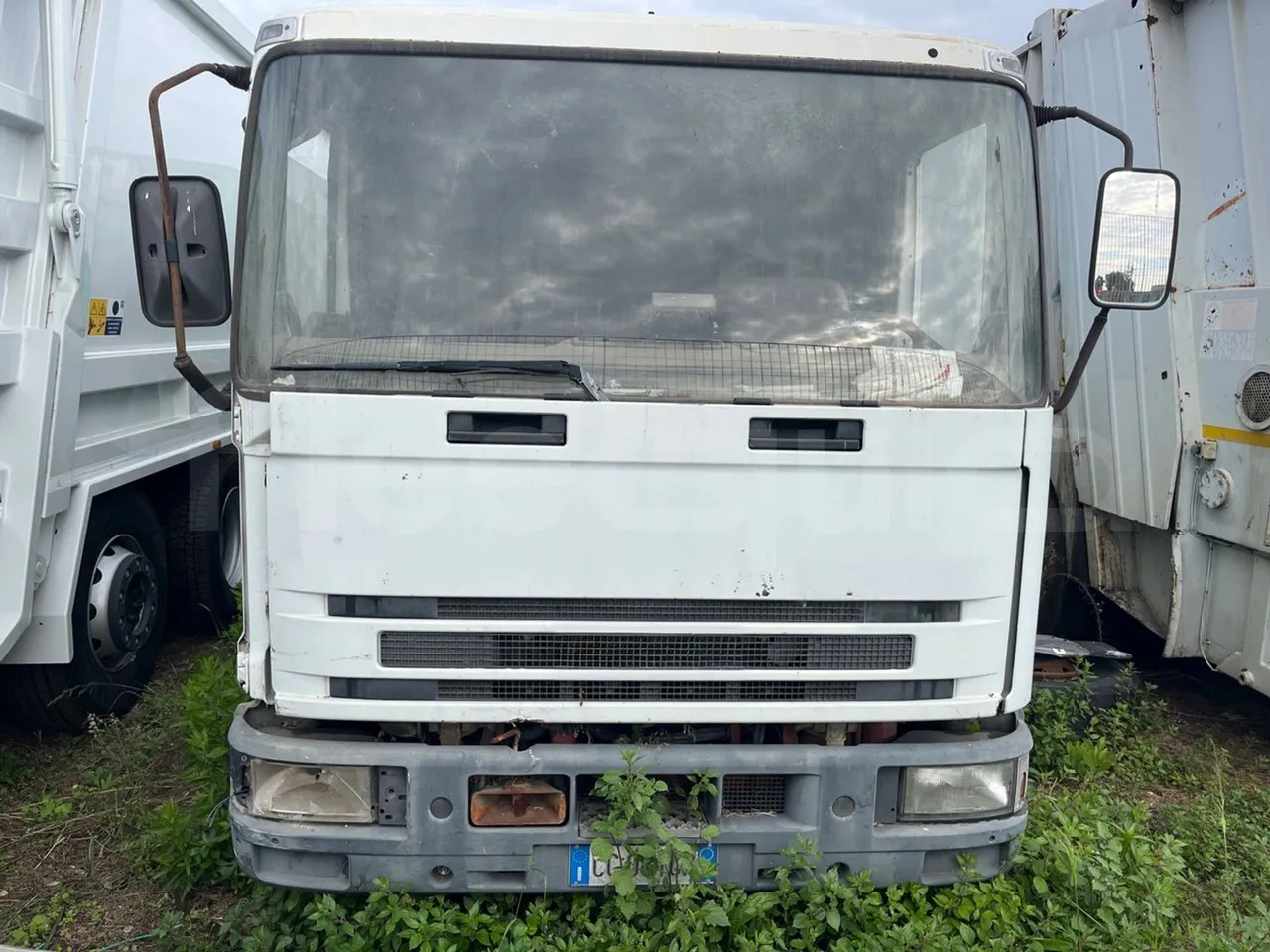 Iveco 100 E 	18N - Euro3 -134kW - 6.105mt - front photo