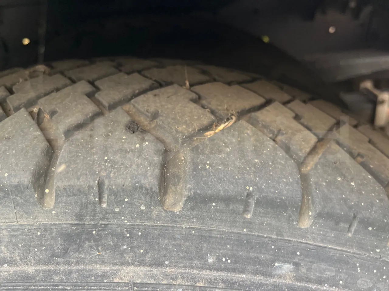 Iveco 100 E 	18N - Euro3 -134kW - 6.105mt - tread condition front tires left
