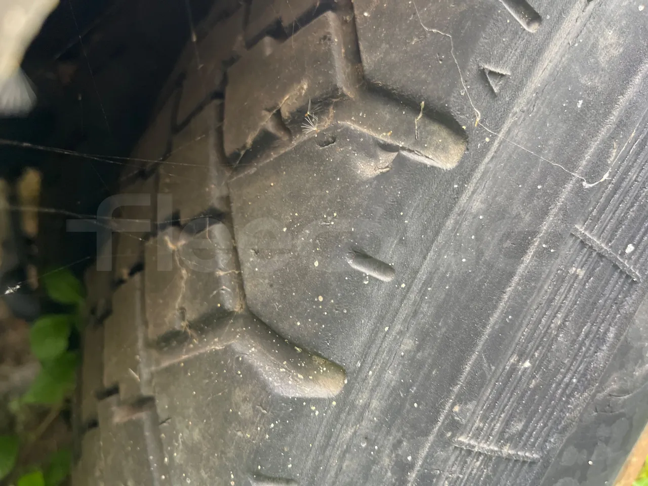 Iveco 100 E 	18N - Euro3 -134kW - 6.105mt - tread condition second axle tires left