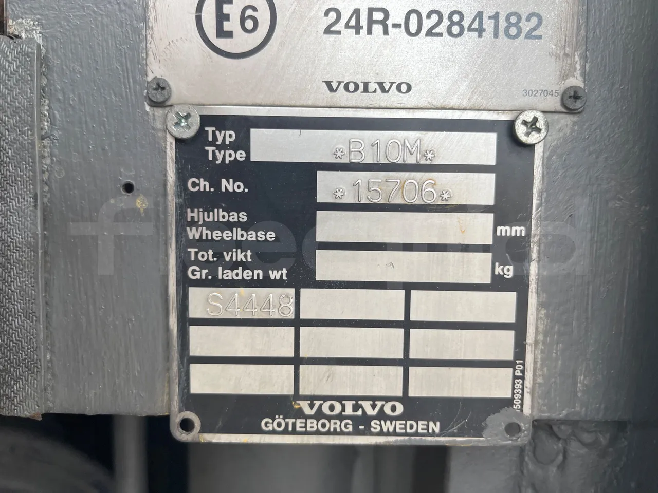 Volvo B10M 55/60 -EUR0-228kW -11.880m - engine plate photo