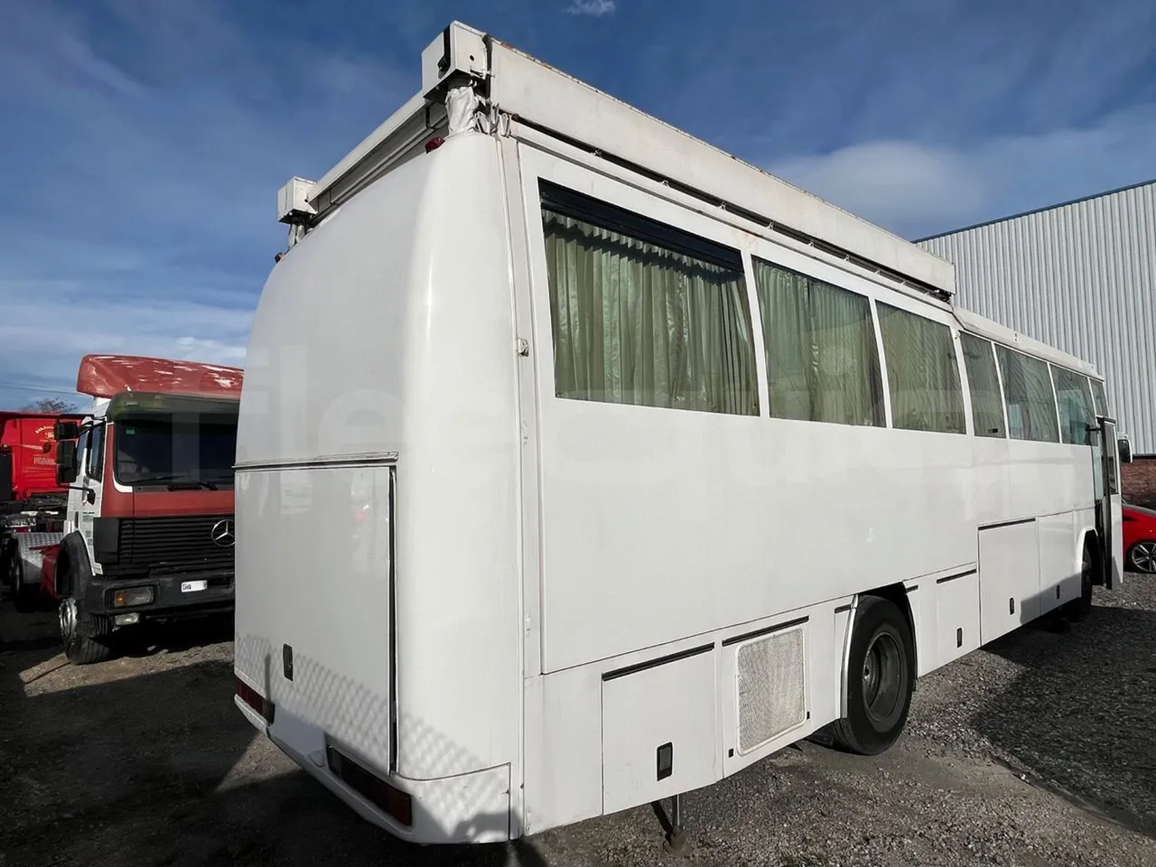 Volvo B10M 55/60 -EUR0-228kW -11.880m - 3/4 right rear doors closed