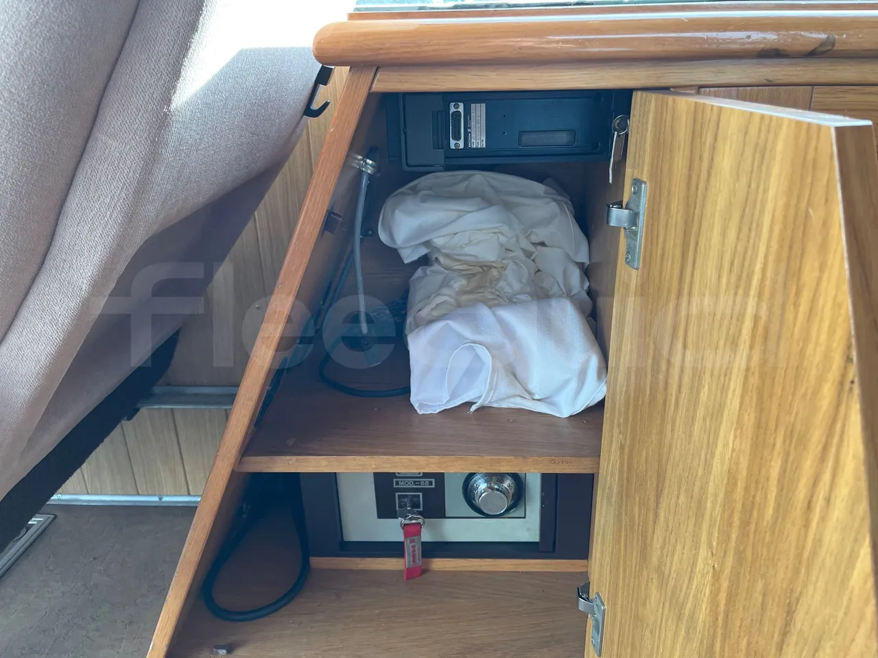 Volvo B10M 55/60 -EUR0-228kW -11.880m - driver microphone accessories photo