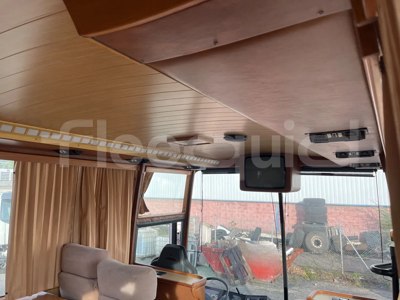 Volvo B10M 55/60 -EUR0-228kW -11.880m - hostes microphone accessories photo