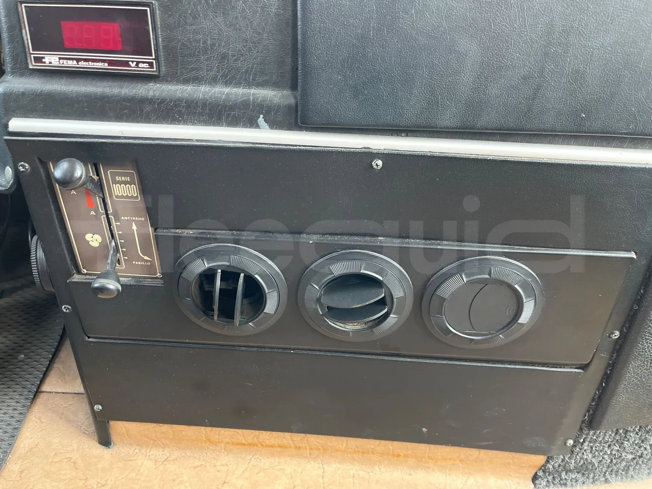 Volvo B10M 55/60 -EUR0-228kW -11.880m - radio accessories photo