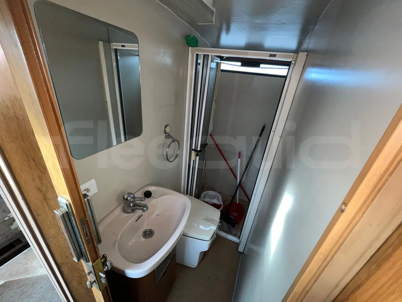 Volvo B10M 55/60 -EUR0-228kW -11.880m - toilette accessories photo