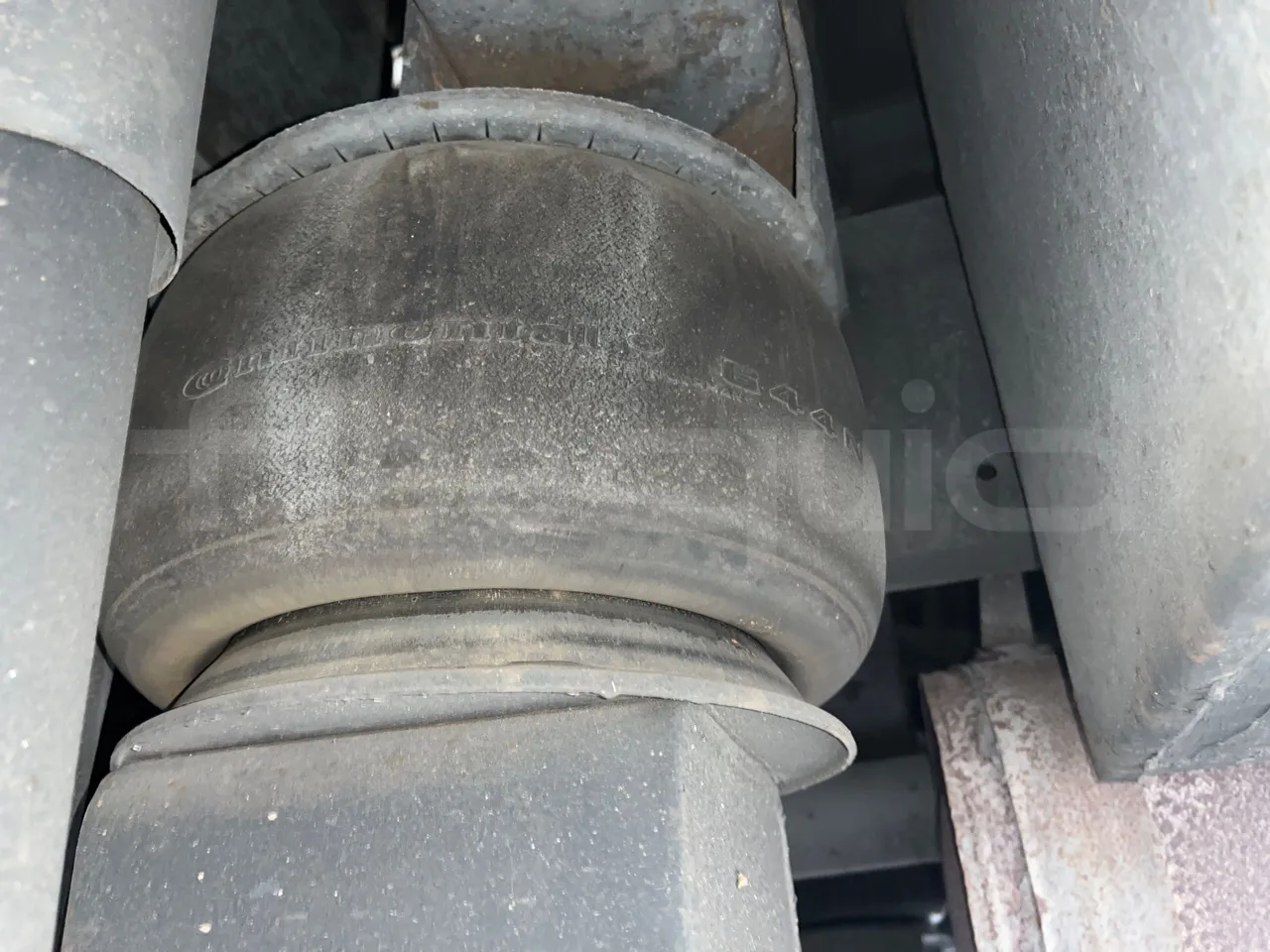Volvo B10M 55/60 -EUR0-228kW -11.880m - axel 2 air springs 1 right