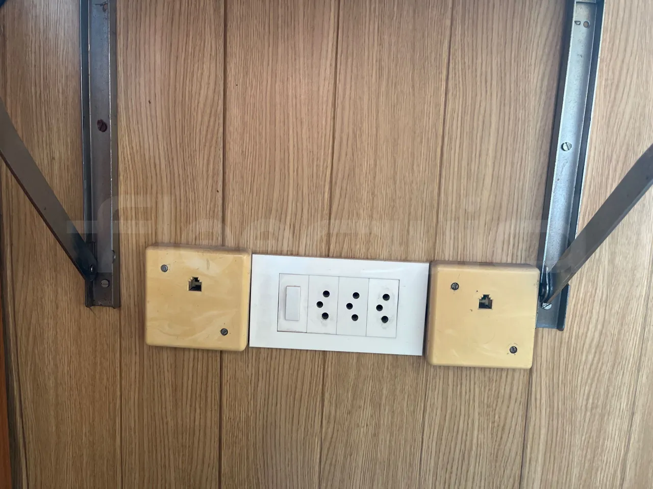 Volvo B10M 55/60 -EUR0-228kW -11.880m - usb charging detail