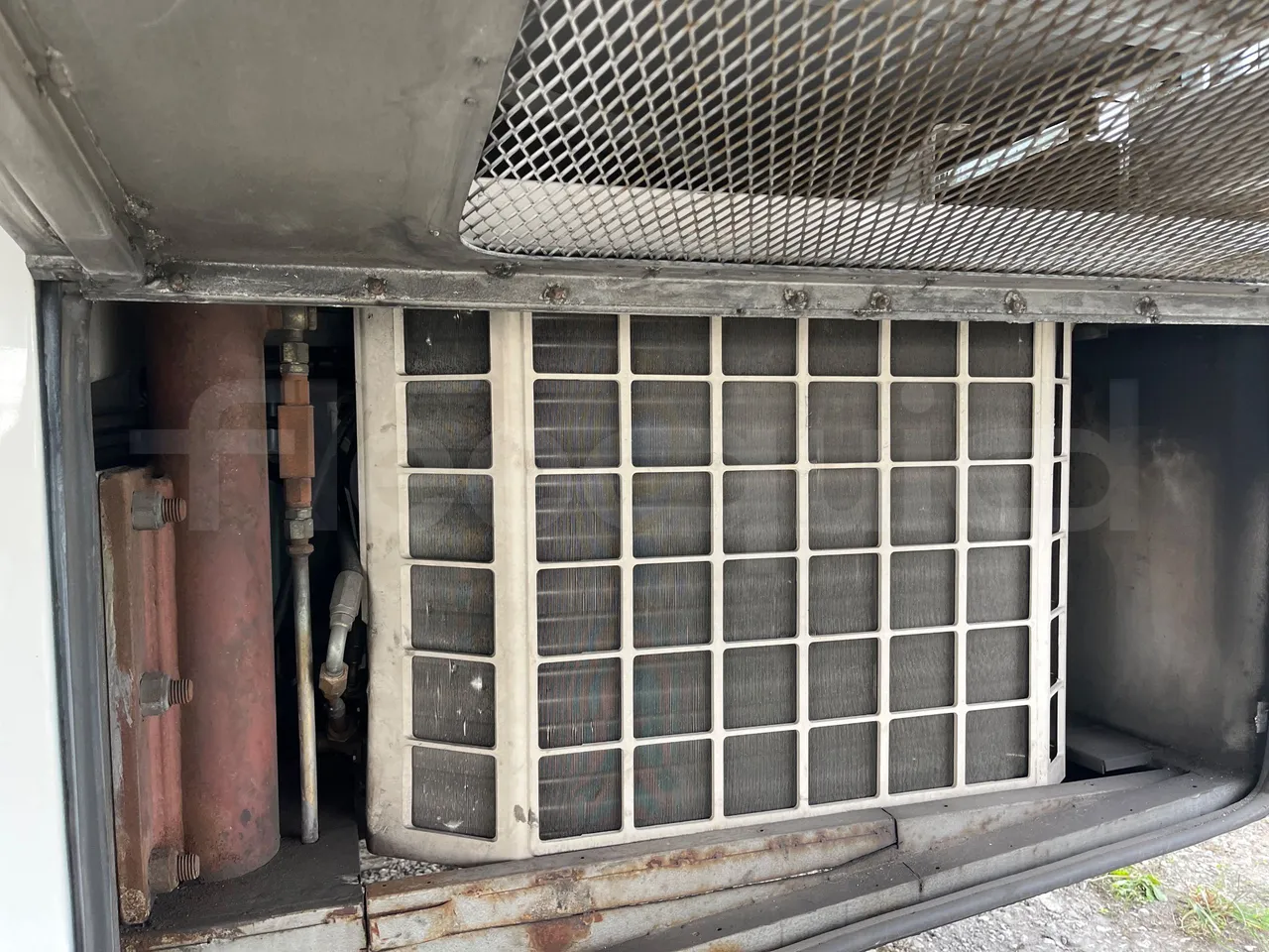 Volvo B10M 55/60 -EUR0-228kW -11.880m - air conditioning compressor