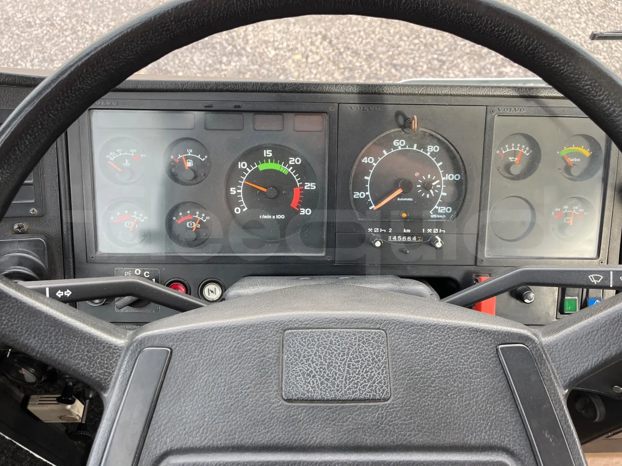 Volvo B10M 55/60 -EUR0-228kW -11.880m - dashboard lights on