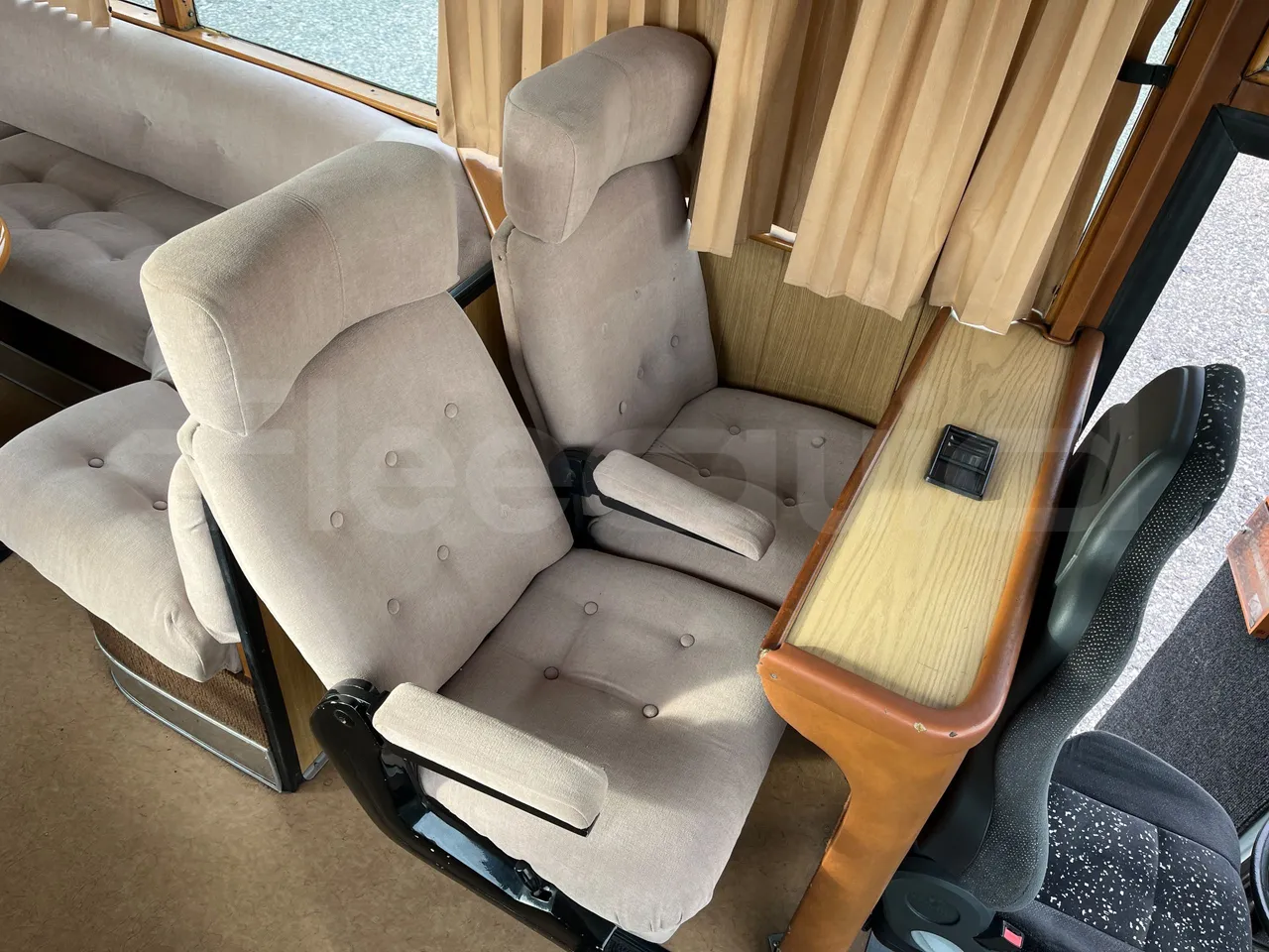 Volvo B10M 55/60 -EUR0-228kW -11.880m - single seat detail