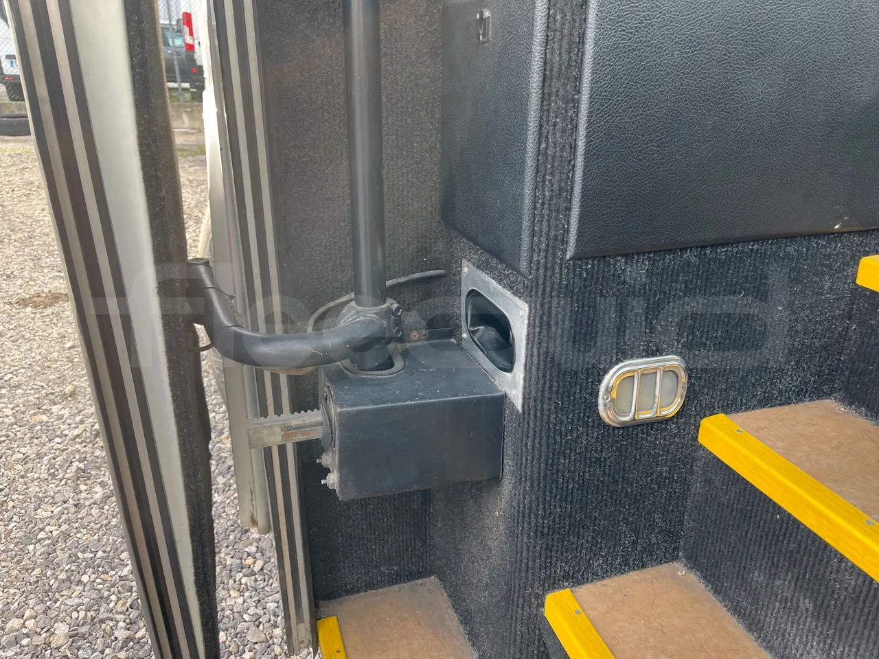 Volvo B10M 55/60 -EUR0-228kW -11.880m - door mechanism photo