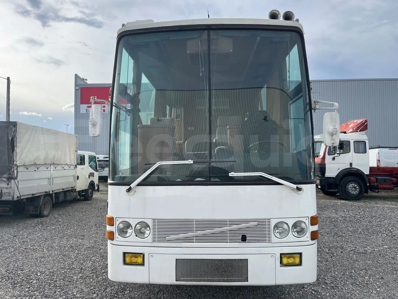 Volvo B10M 55/60 -EUR0-228kW -11.880m - front photo