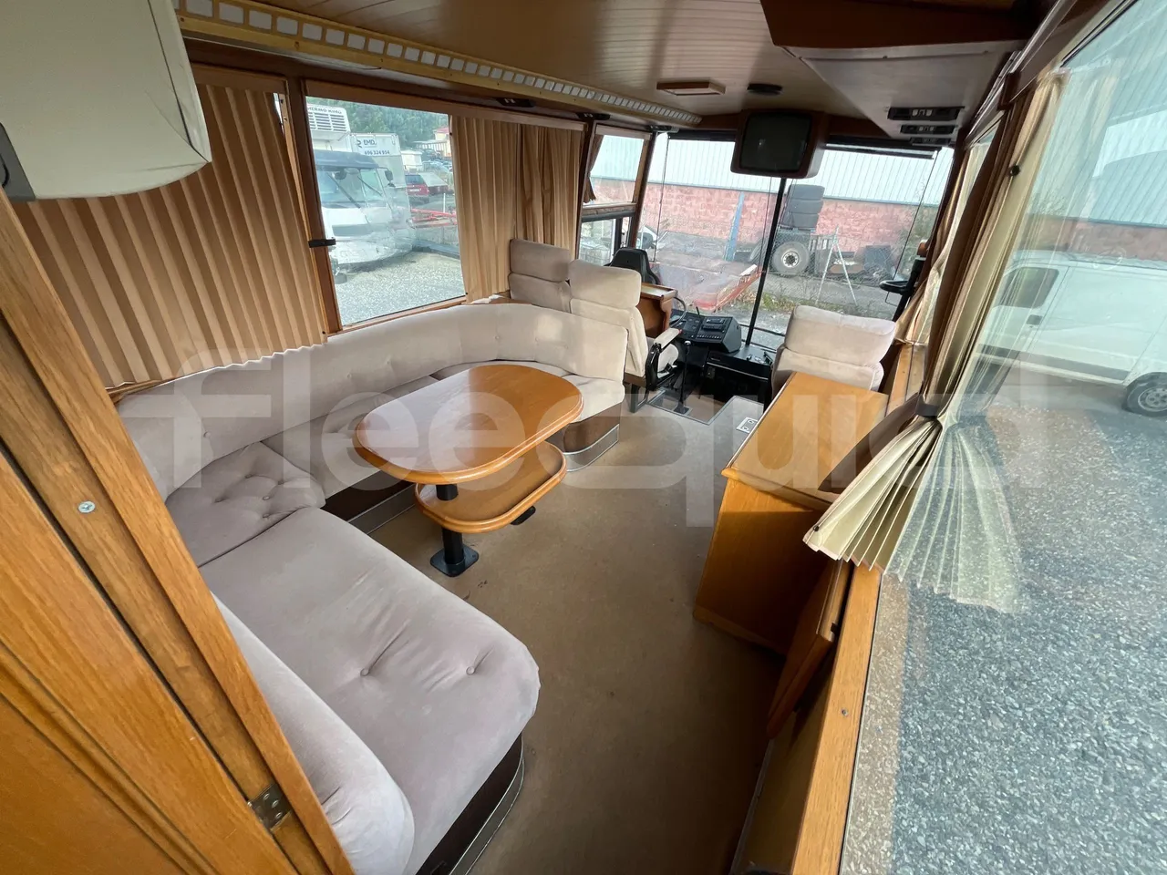 Volvo B10M 55/60 -EUR0-228kW -11.880m - reverse view middle aisle