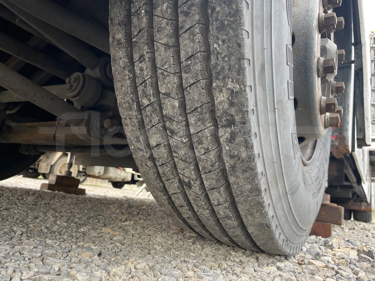 Volvo B10M 55/60 -EUR0-228kW -11.880m - tread condition third axle tires left