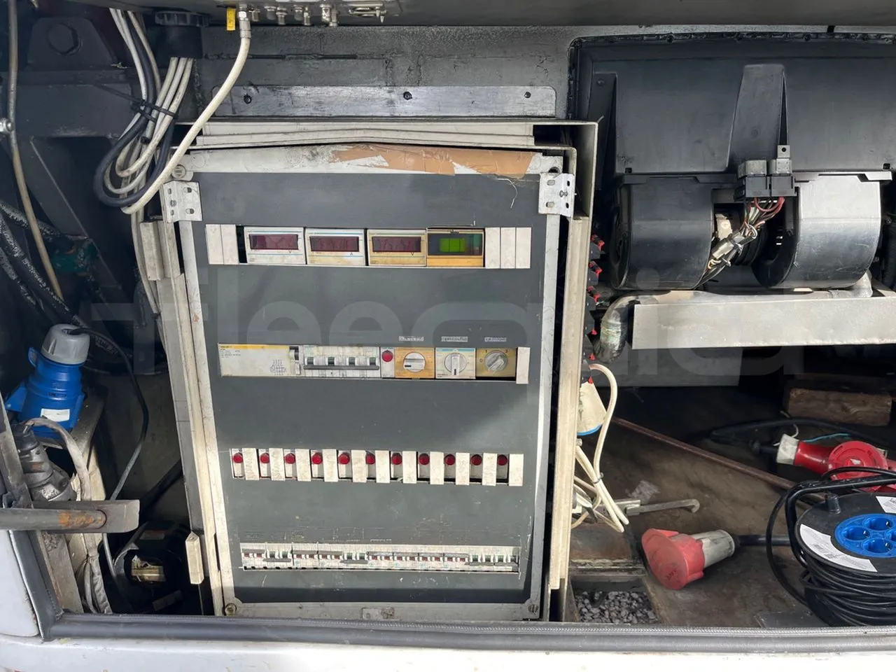 Volvo B10M 55/60 -EUR0-228kW -11.880m - platform open photo