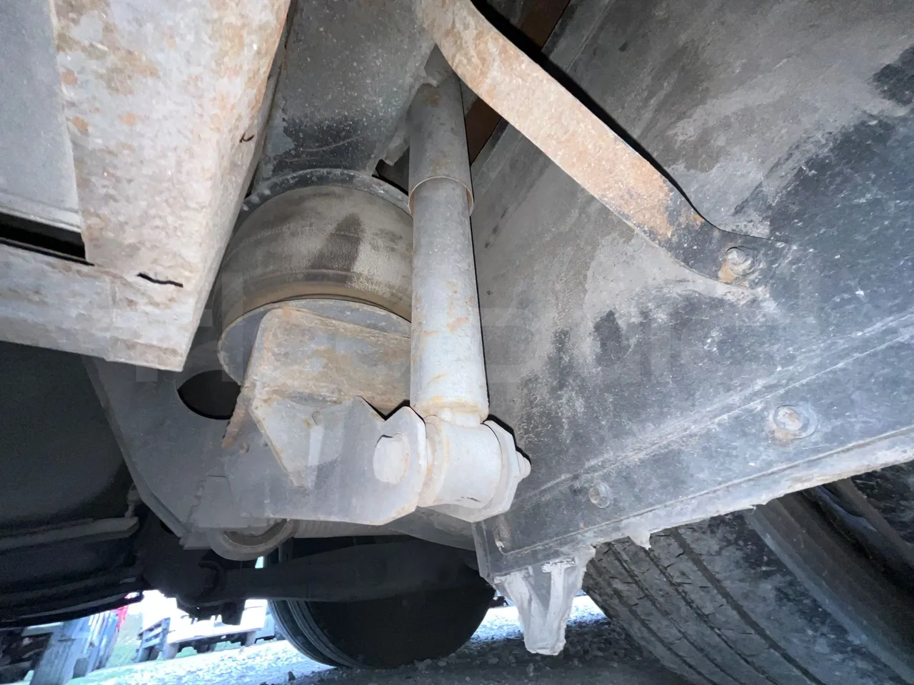 Volvo B10M 55/60 -EUR0-228kW -11.880m - axle 2 shock absorbers 2 left