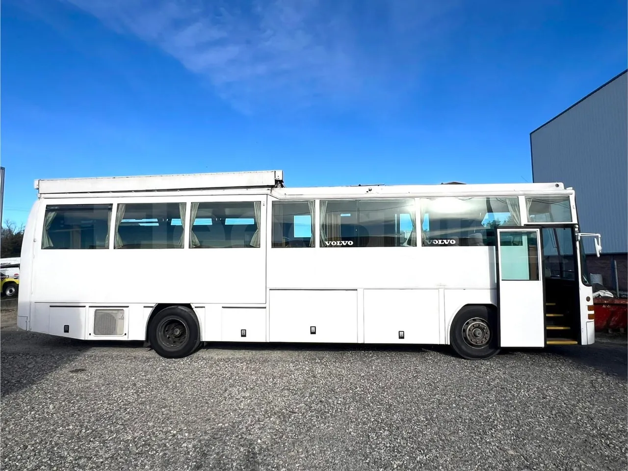 Volvo B10M 55/60 -EUR0-228kW -11.880m - right side doors closed