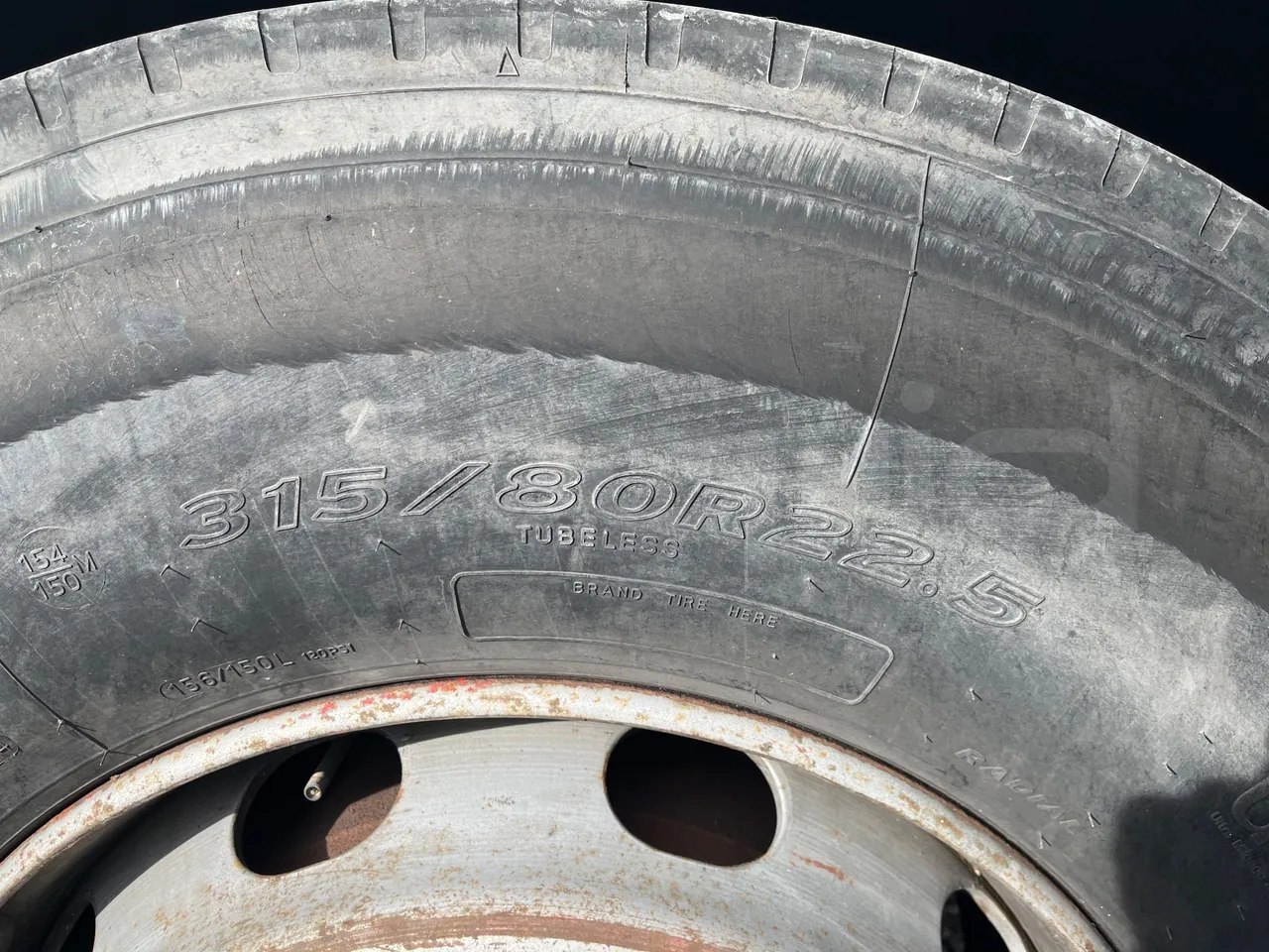 Volvo B10M 55/60 -EUR0-228kW -11.880m - rear left tire photo