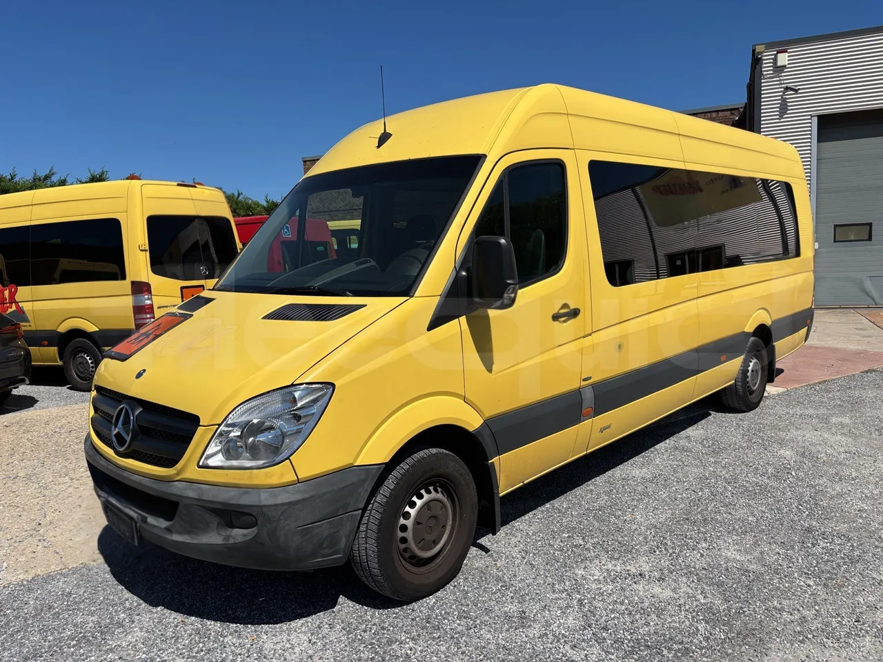 Mercedes-Benz Sprinter - 3/4 Front Left Side