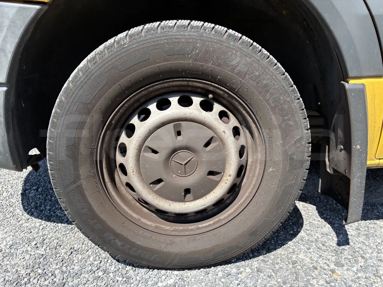 Mercedes-Benz Sprinter - First Axle Left Side: Complete Tyre