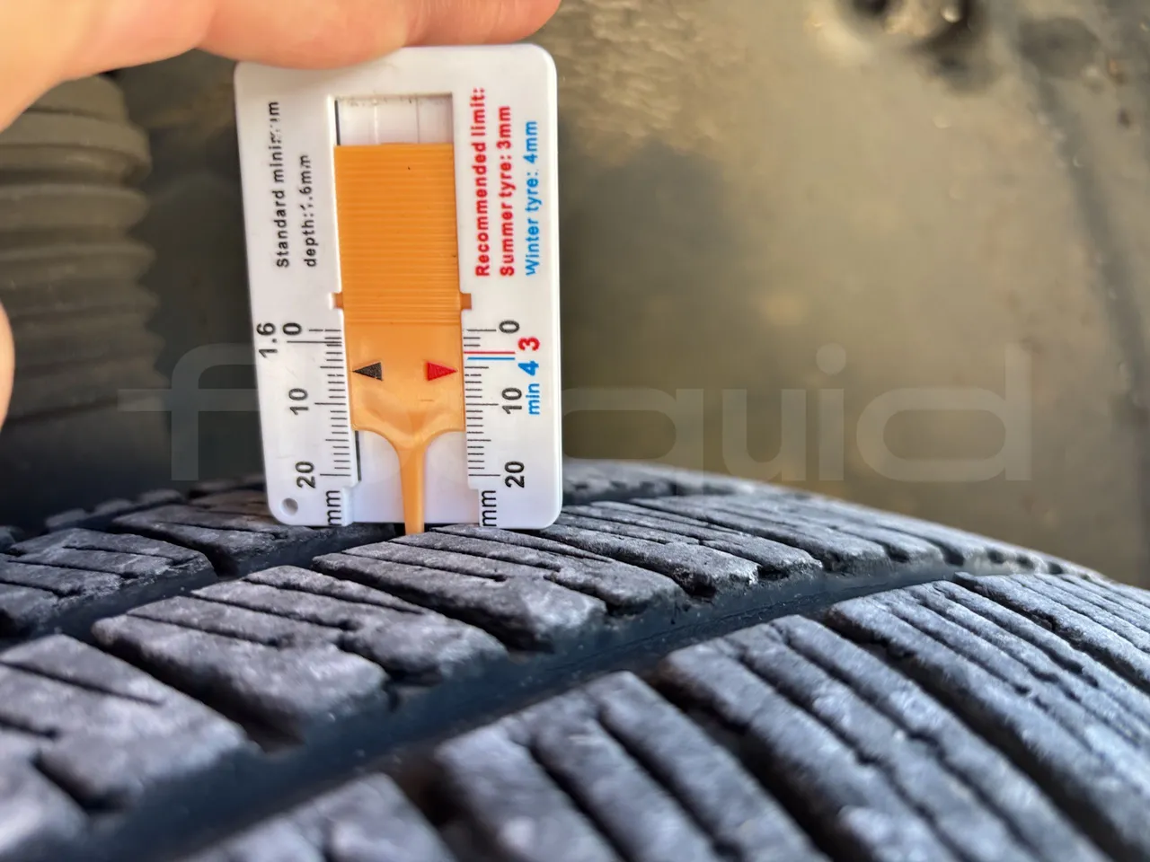 Mercedes-Benz Sprinter - First Axle Left Side: Tyre Thickness