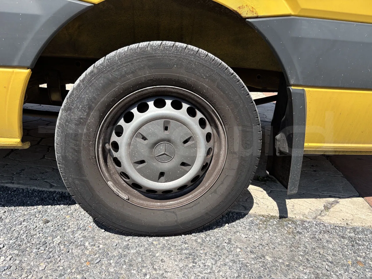 Mercedes-Benz Sprinter - First Axle Left Side: Tyre Size