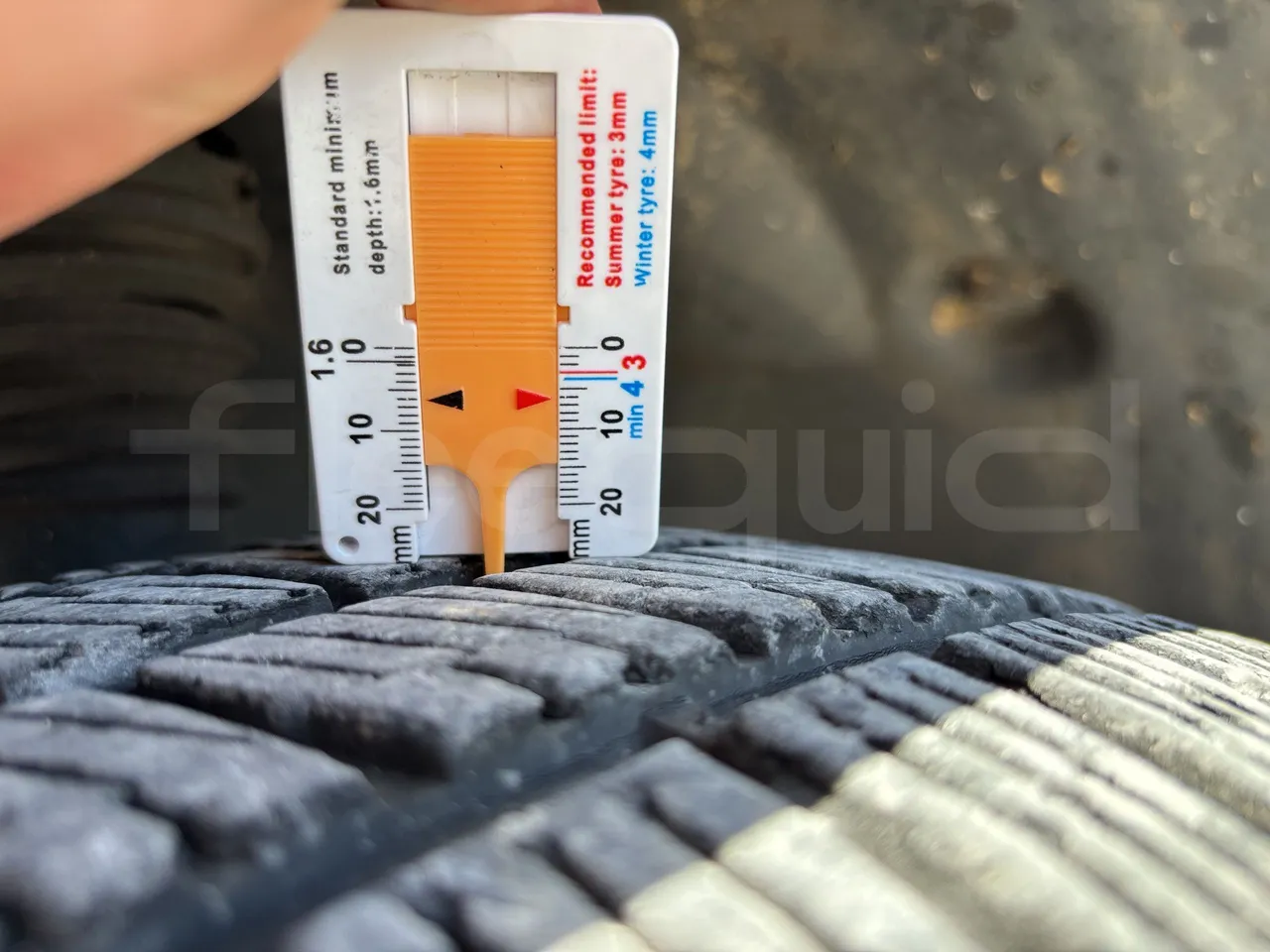 Mercedes-Benz Sprinter - First Axle Left Side: Tyre Tread
