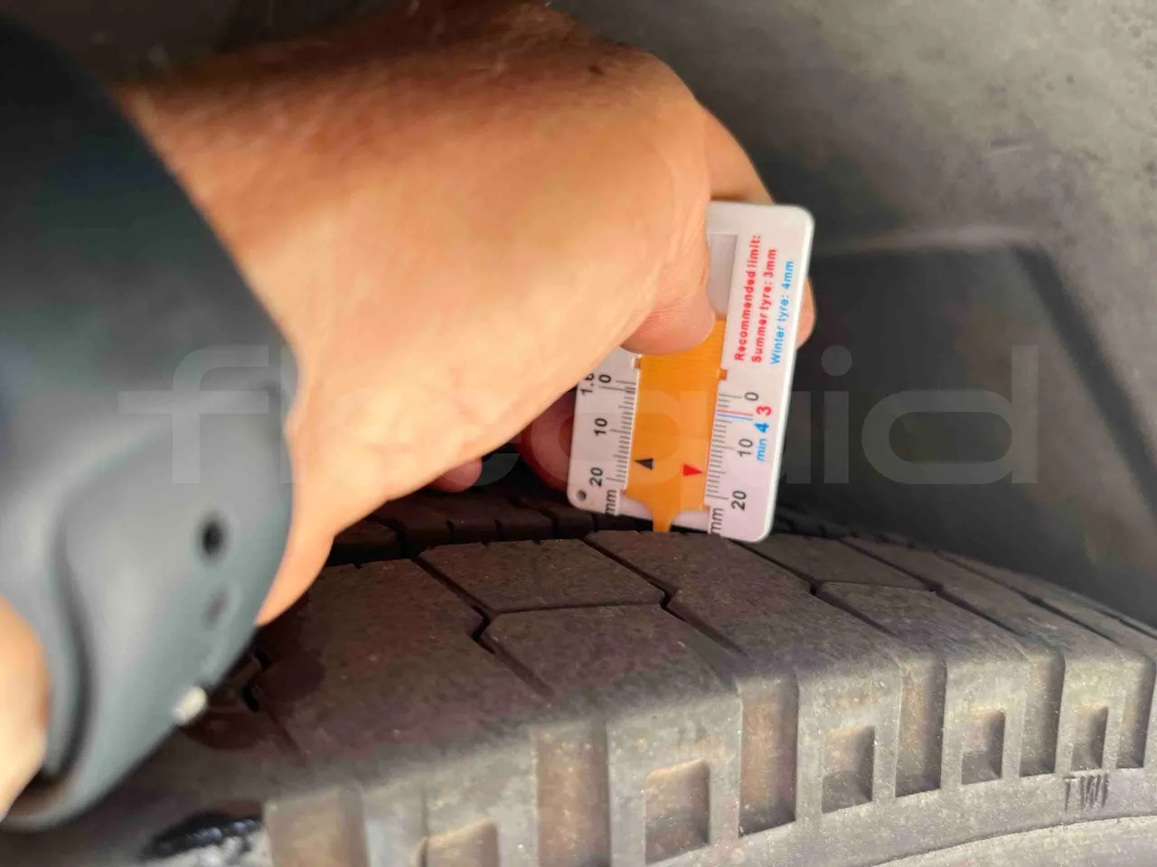Iveco Citelis - First Axle Left Side: Tyre Thickness
