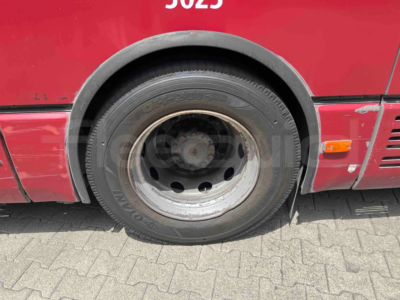Iveco Citelis - Second Axle Left Side: Complete Wheel