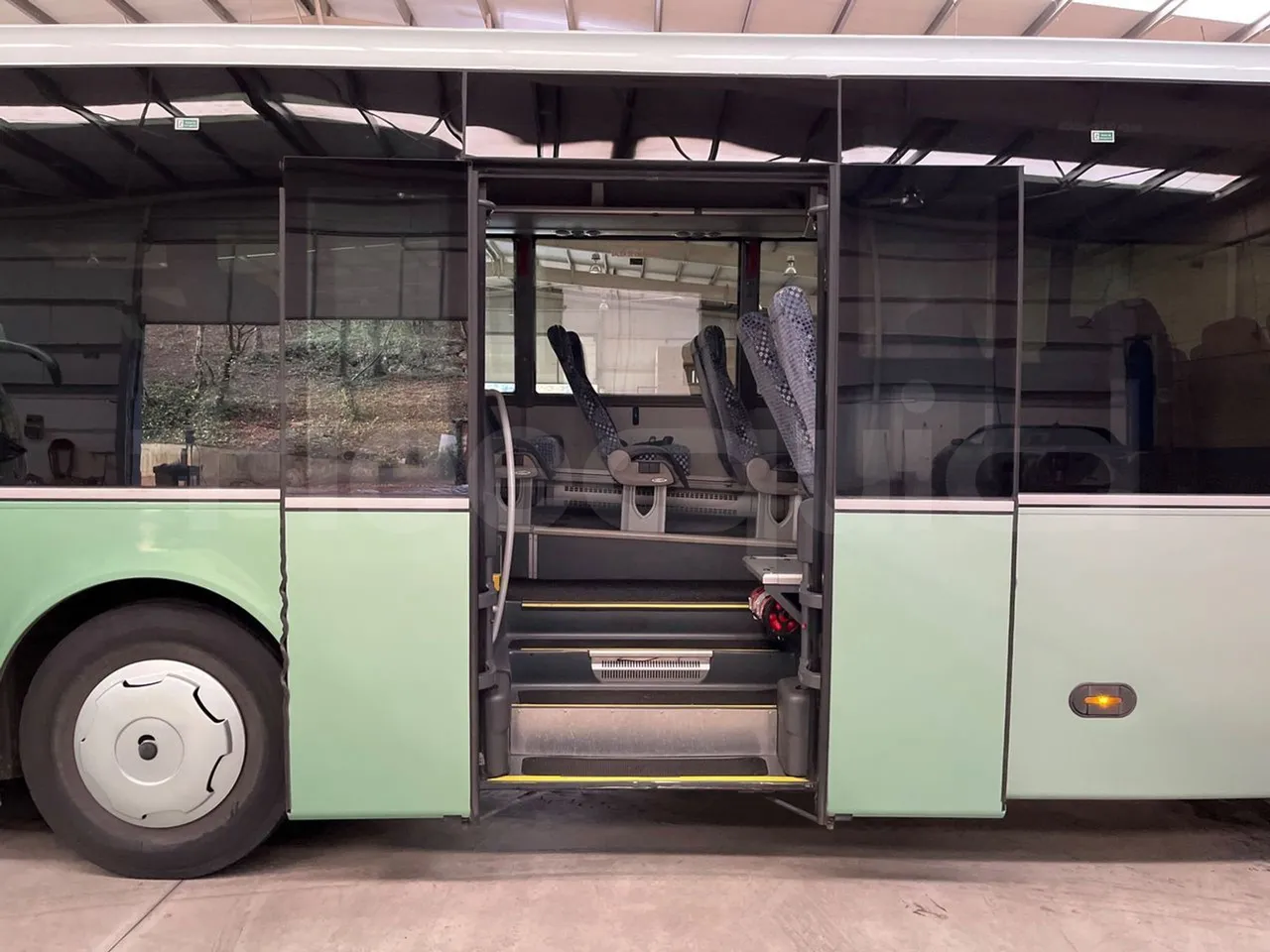 Man Lion's Regio L 360 - Euro5 - 265kW - 13.900mt - front door 3 open